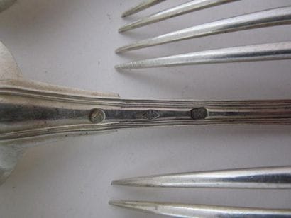 Série de six couverts à entremets en argent....