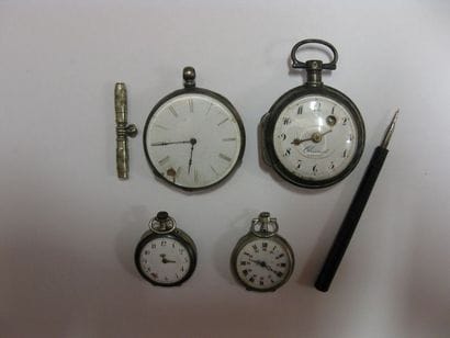 Montre de col or jaune 750 millièmes, fond...