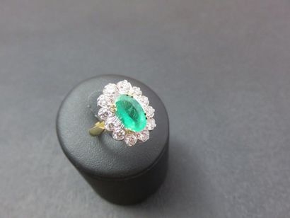 Bague pompadour en deux tons d'or 750 millièmes...