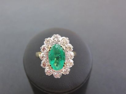 Bague pompadour en deux tons d'or 750 millièmes...