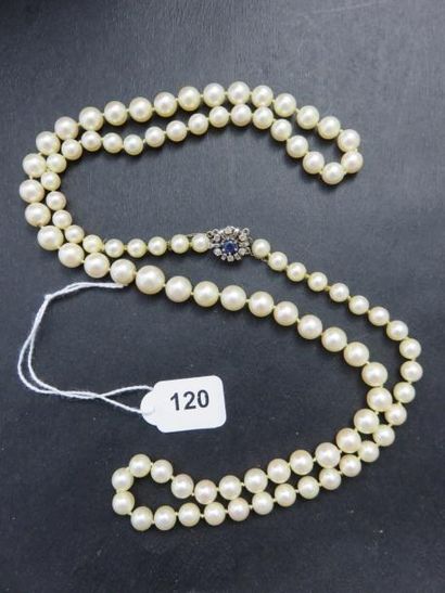 Sautoir composé de 95 perles de culture diamètre...