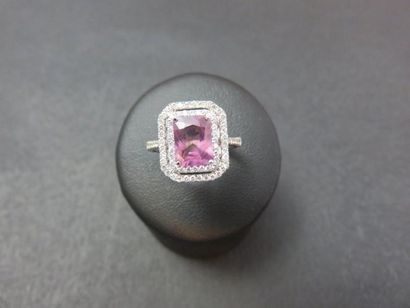 Bague de forme rectangulaire à pans coupés...