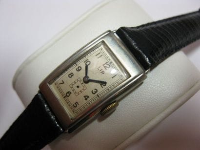 LIP Vers 1940
Montre bracelet en métal rhodié,...