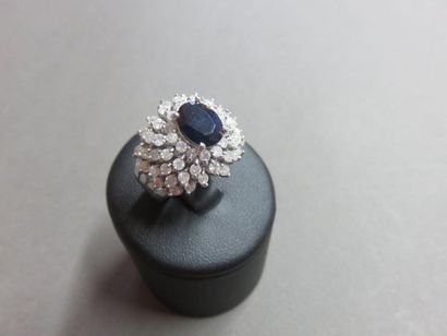 Bague dôme or gris 585 millièmes ornée au...