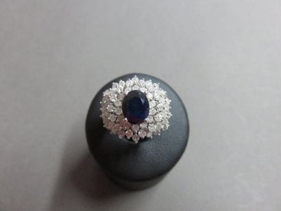 Bague dôme or gris 585 millièmes ornée au...