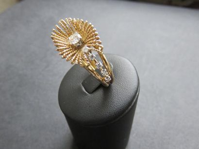 Bague années 50 ornée de 6 diamants taille...