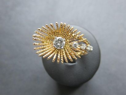 Bague années 50 ornée de 6 diamants taille...