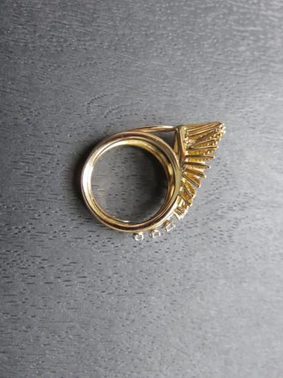 Bague années 50 ornée de 6 diamants taille...