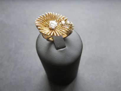 Bague années 50 ornée de 6 diamants taille...