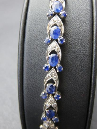 Bracelet rivière, or gris 750 millièmes orné...