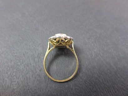 Bague or jaune et gris 750 millièmes, forme...