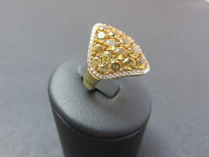 Bague or 750 millièmes sertie de 23 citrines...