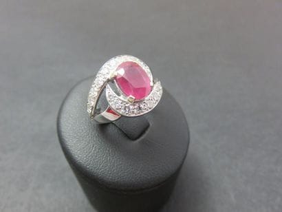Bague tourbillon or gris 750 millièmes ornée...