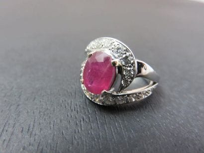 Bague tourbillon or gris 750 millièmes ornée...