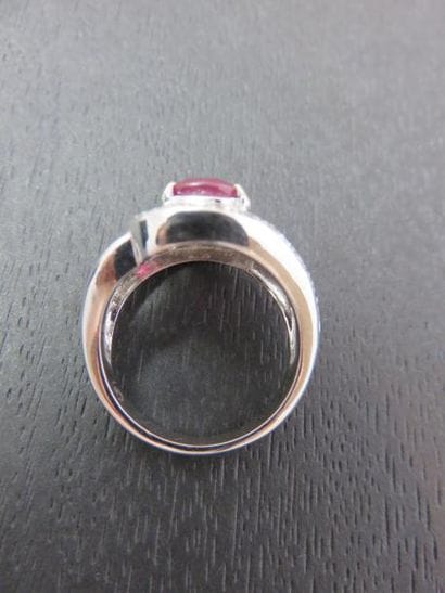 Bague tourbillon or gris 750 millièmes ornée...