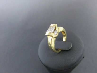 Bague or jaune 750 millièmes, retenant au...