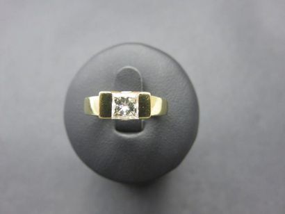 Bague or jaune 750 millièmes, retenant au...