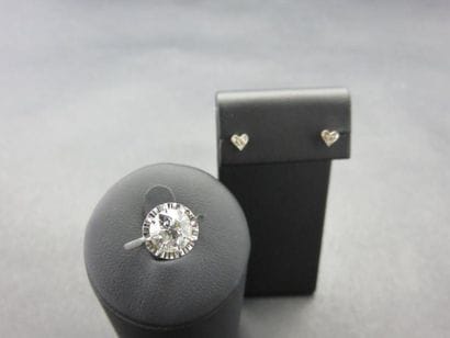 Bague solitaire or gris 750 millièmes ornée...