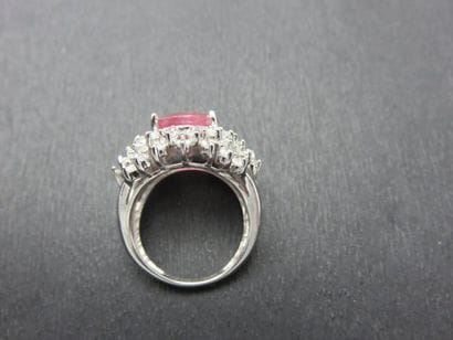 Bague jonc, or gris 585 millièmes ornée au...