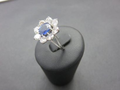 Bague or gris 750 millièmes et platine, forme...