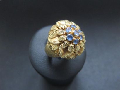 Bague dôme au décor de feuillage mat et brillant,...