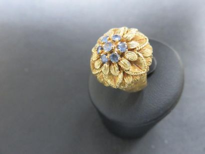 Bague dôme au décor de feuillage mat et brillant,...