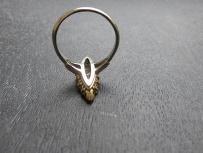 Bague or jaune et gris 750 millièmes, forme...