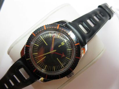 LIP vers 1975
Montre bracelet en métal chromé,...