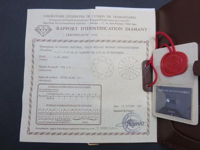 Diamant sous scellé -
Poids: 0,25 carat environ...