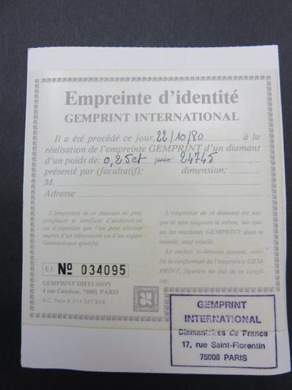 Diamant sous scellé -
Poids: 0,25 carat environ...