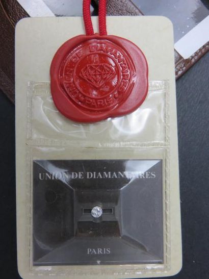 Diamant sous scellé -
Poids: 0,25 carat environ...