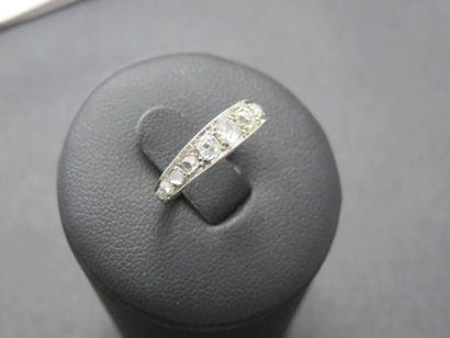 Bague jarretière or gris 750 millièmes, ornée...