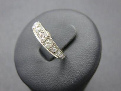 Bague jarretière or gris 750 millièmes, ornée...