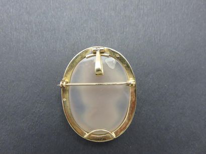 Broche pendentif camée agate au profil de...