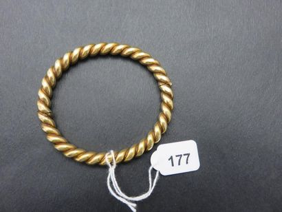 Bracelet or jaune 750 millièmes ouvrant au...