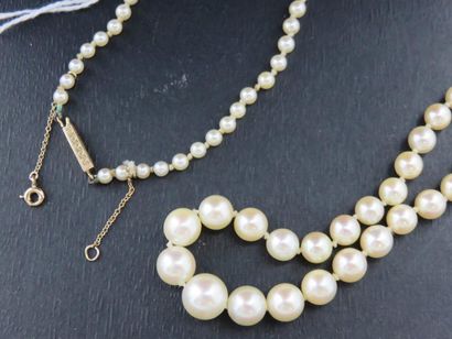 Collier chute composé de 103 perles de culture...