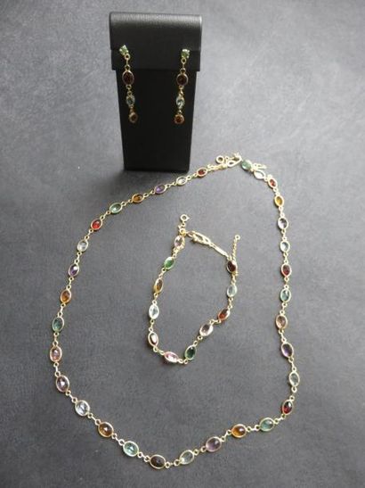 Parure comprenant un collier, un bracelet...
