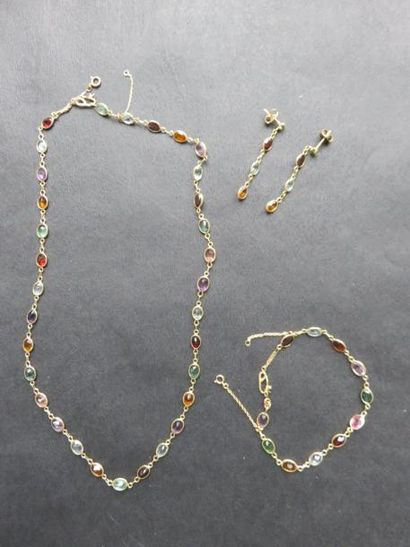 Parure comprenant un collier, un bracelet...