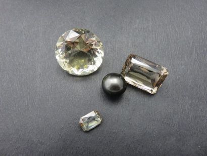 Lot de trois gemmes comprenant une citrine...