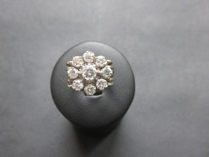 Bague marguerite or gris 750 millièmes ornée...