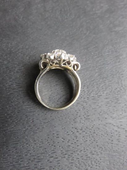 Bague marguerite or gris 750 millièmes ornée...