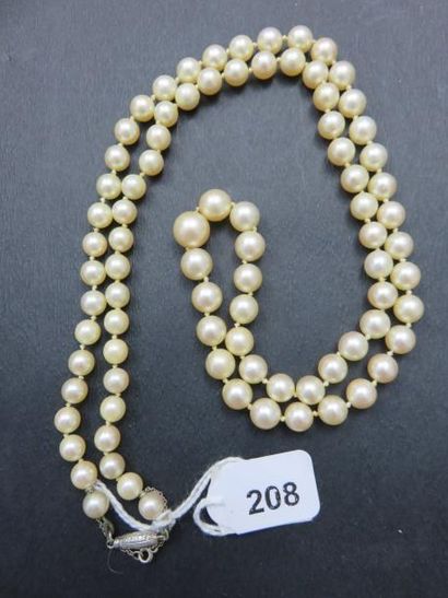 Collier composé 85 perles de culture en chute,...