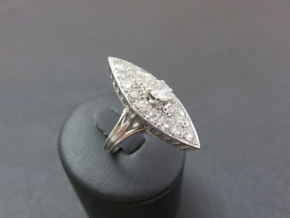 Bague marquise, or gris 750 millièmes et...