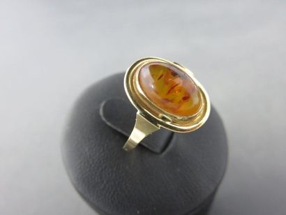 Bague or jaune 750 millièmes retenant au...