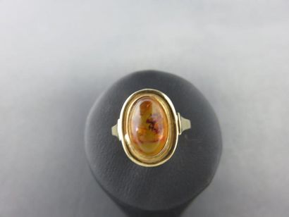 Bague or jaune 750 millièmes retenant au...