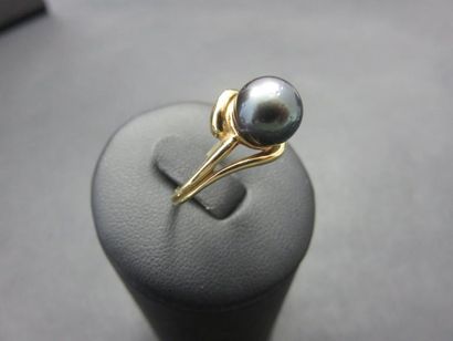 Bague or jaune 750 millièmes agrémentée au...