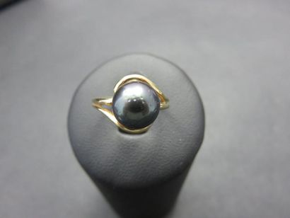 Bague or jaune 750 millièmes agrémentée au...