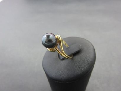Bague or jaune 750 millièmes agrémentée au...