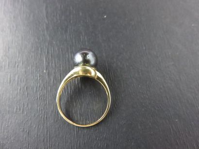 Bague or jaune 750 millièmes agrémentée au...