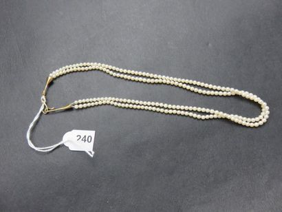 Collier double rangs composé de perles de...